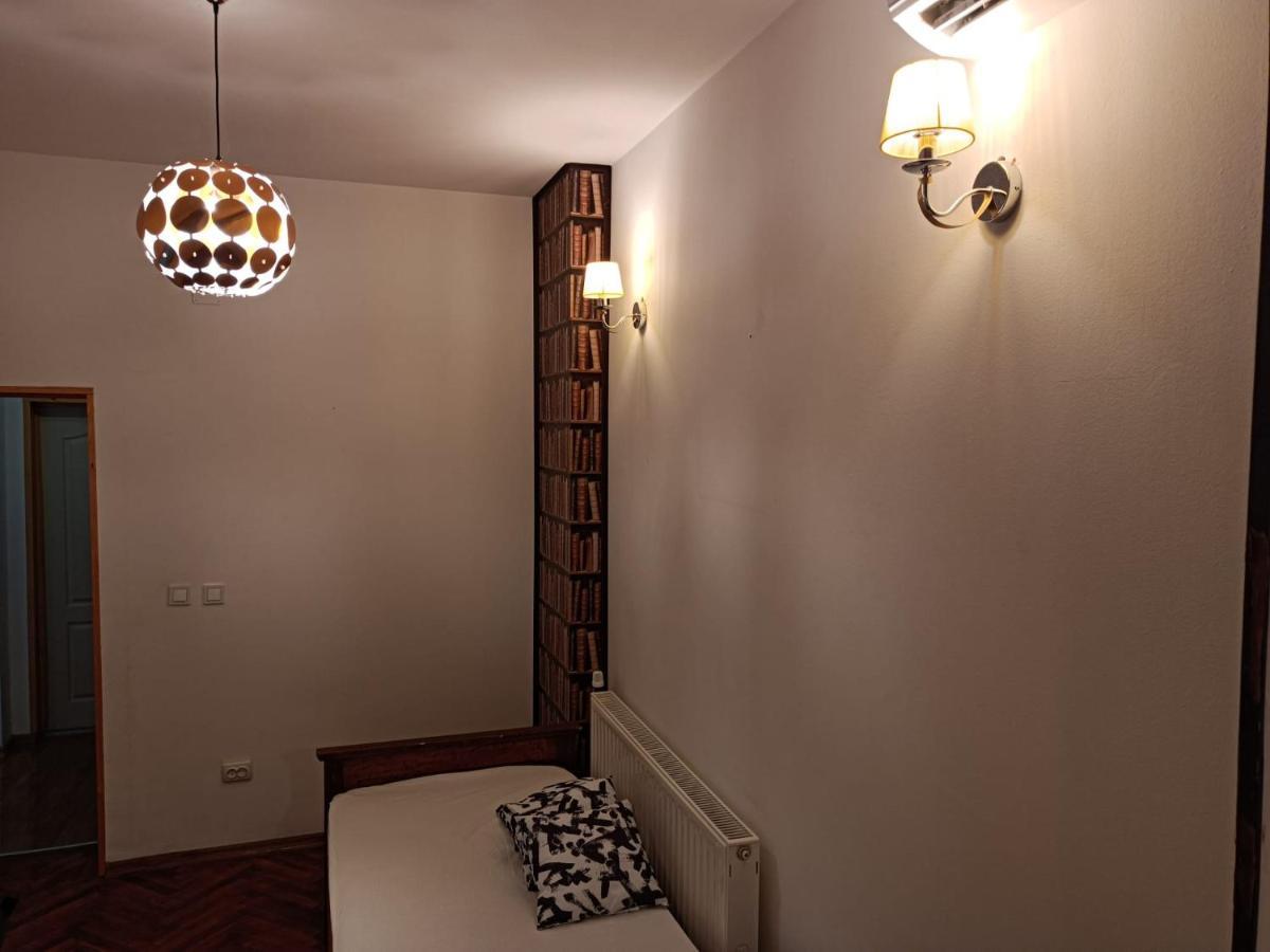 Discreet And Quiet Apartment In Central Of Piata Romana ブカレスト エクステリア 写真